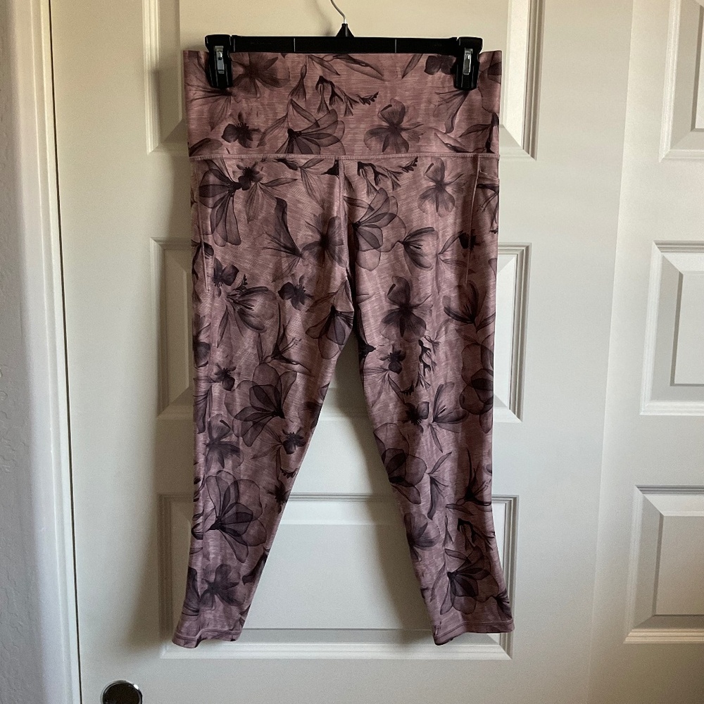Athleta Salutation Stash Pocket II Print 7/8 Leggings -‎ Mauve Floral - S…